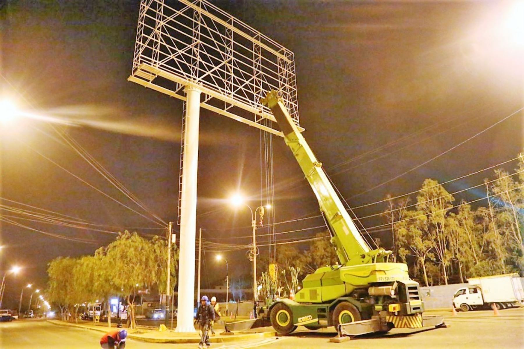 Instalación panel publicitario Perú